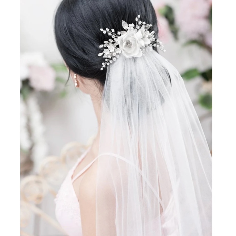 NWOT - Silk Flower Bridal Hairpiece - Bridal Hair Comb - White and Silver